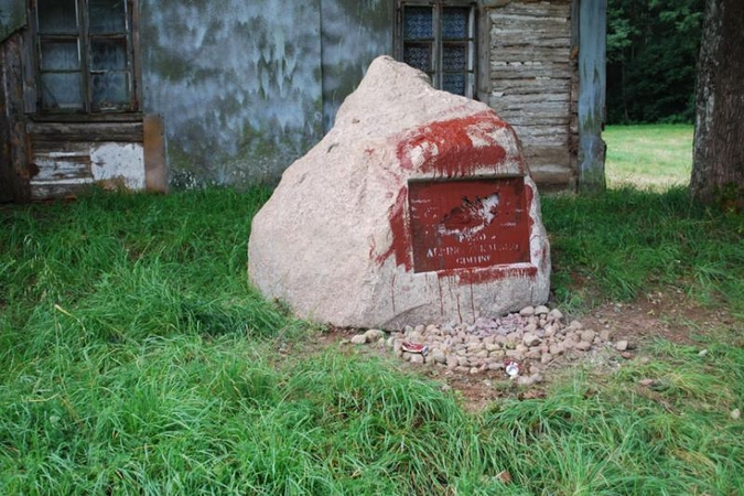Lietuviškame Lenkijos kaime nuniokotas dar vienas paminklas