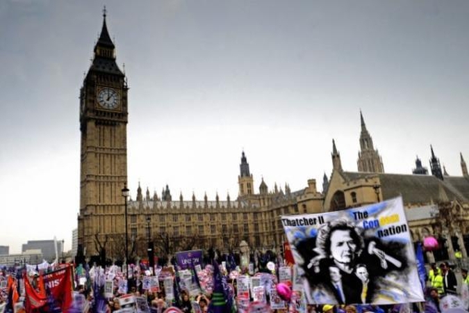 Tūkstančiai britų streikuoja dėl pensijų reformos