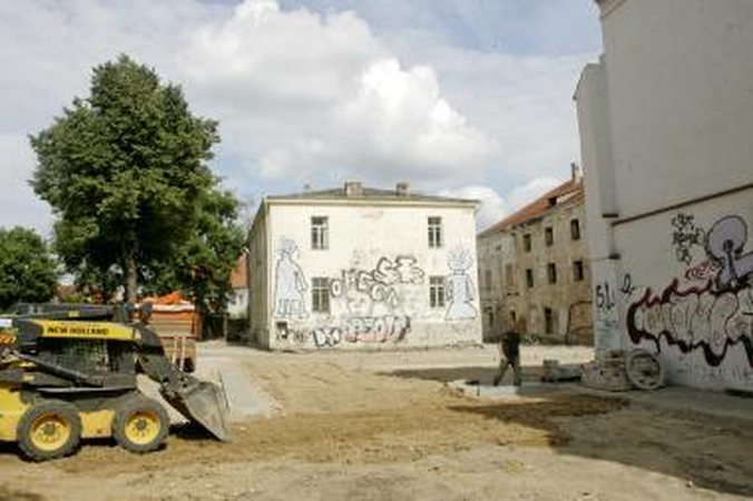 Vietoje užeigos "Dubliner" - mistinė automobilių stovėjimo aikštelė