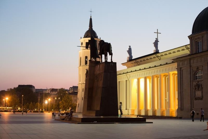 Jaunimo sostine Vilnius            nebus