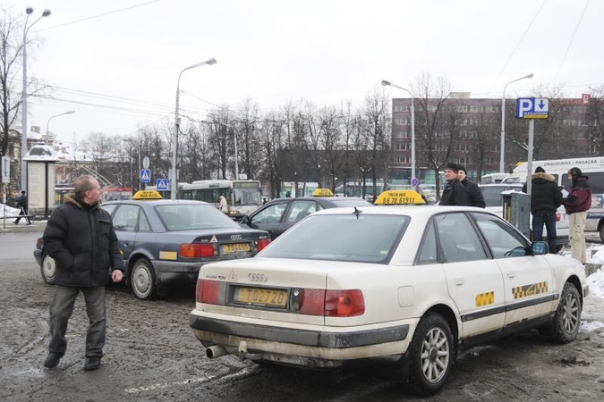 Taksistų godos: kvitų išrašymui neturime laiko