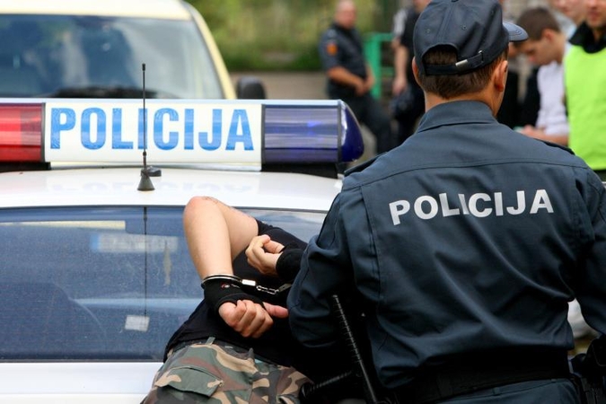 Policijos automobilius padegę kupiškėnai bus teisiami dėl terorizmo