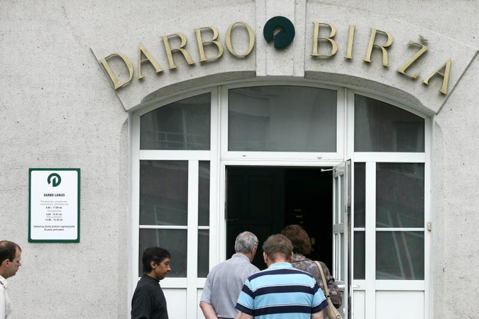 Buvęs Darbo biržos vadovas gali grįžti į postą      