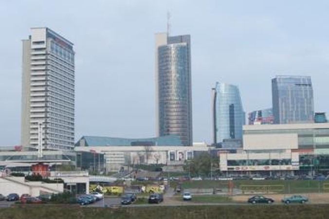 Magai skraidė po sostinės dangoraižius