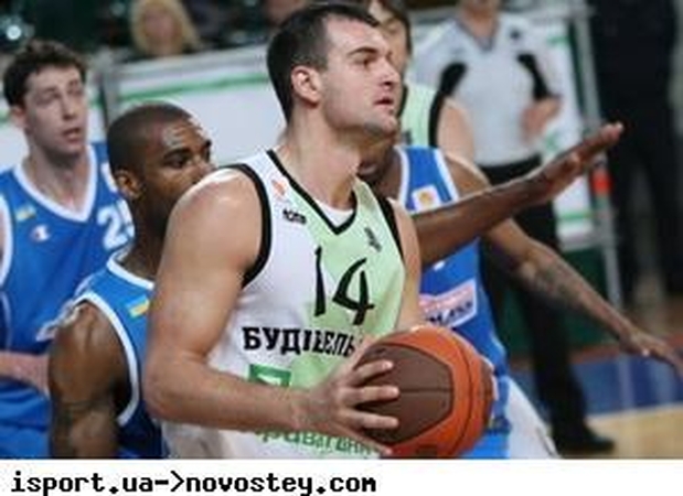 „Budivelnik“ su D. Šalenga ir M. Anisimovu guldo varžovus ant menčių