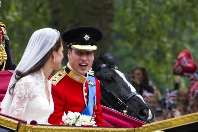 Britanijos princas Williamas Kalėdas sutiks su savo žmonos tėvais