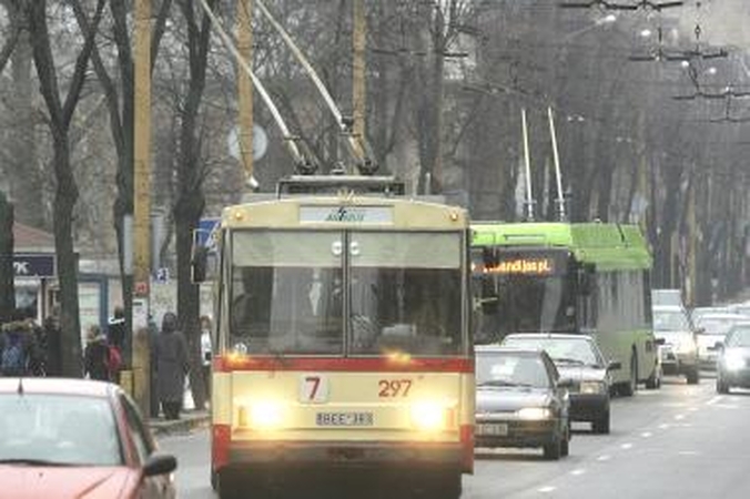 Troleibusais važinėja bedarbiai, studentai ir moksleiviai