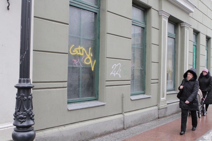 Žodį "Ginov“ ant miesto pastatų rašinėjęs klaipėdietis įkliuvo