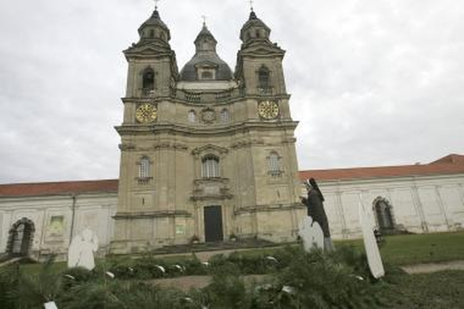 Advento simbolis - vainikas su keturiomis žvakėmis