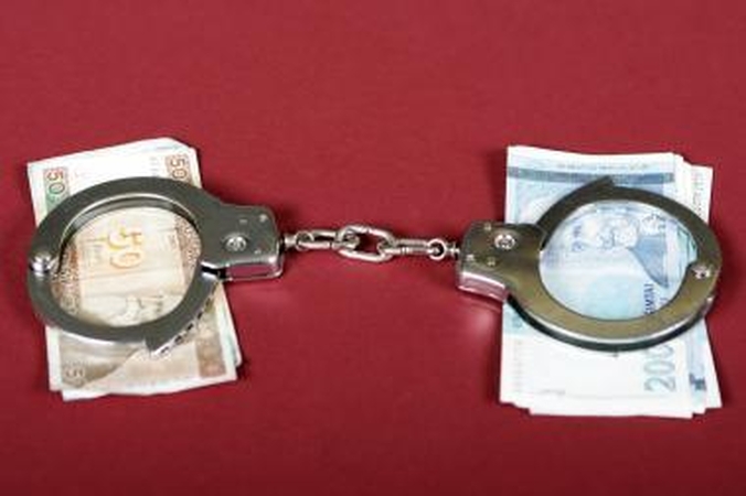 Neblaivus vairuotojas Telšių pareigūnams siūlė 800 litų kyšį