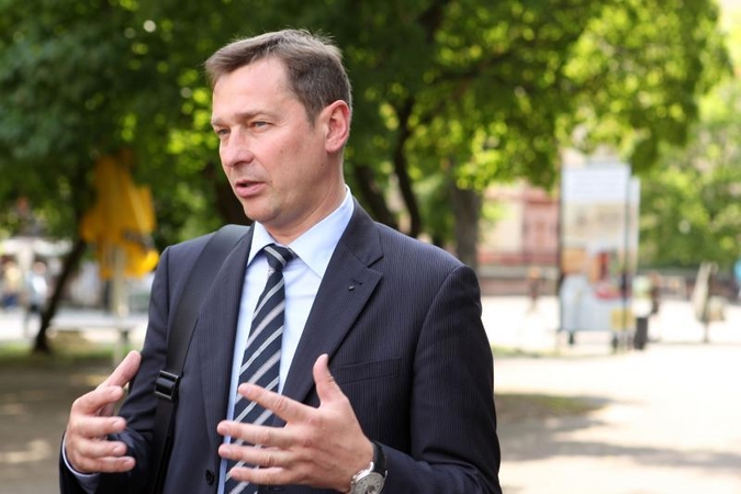 VTEK aiškinsis A.Zuoko paramą automobilių nuomos verslui