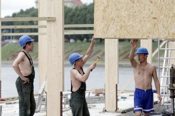 Krizės akivaizdoje atlyginimai auga