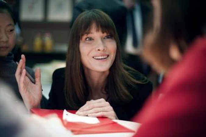 Carla Bruni pasirodė filmo "Vidurnaktis Paryžiuje" reklamoje