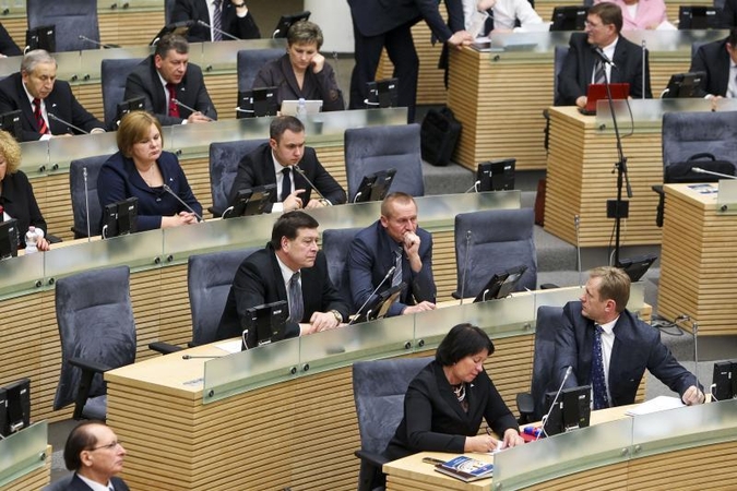 Dviem Seimo nariams talkina net po 8 padėjėjus 