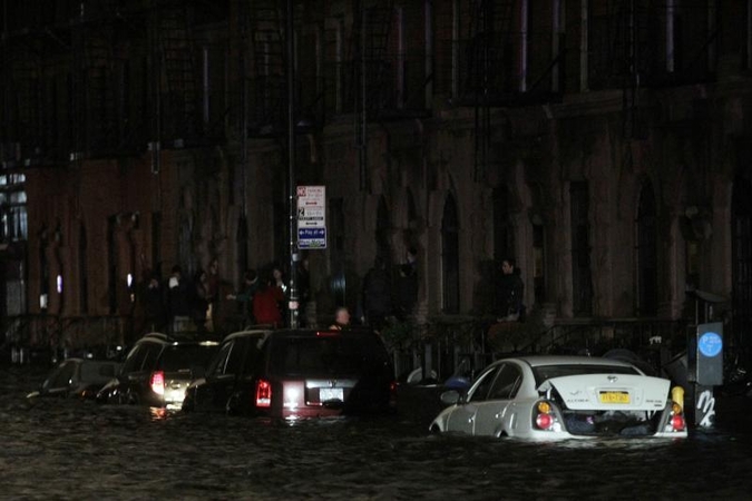 Po uragano niujorkiečiams savaitę gali tekti gyventi be elektros