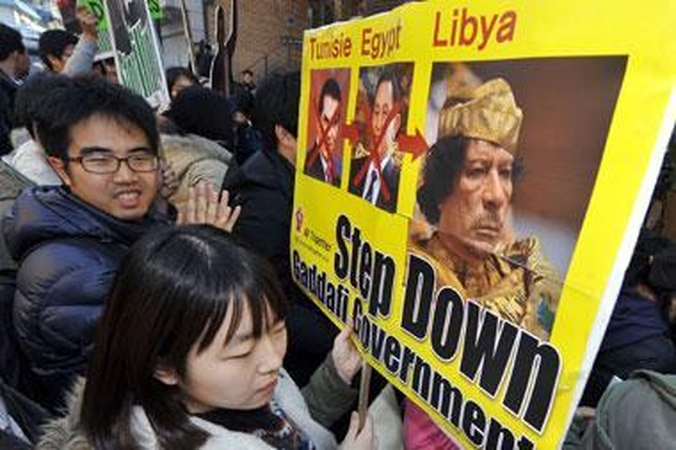 M.Kadhafi priešininkus pasaulis parems pinigais ir gynybos priemonėmis