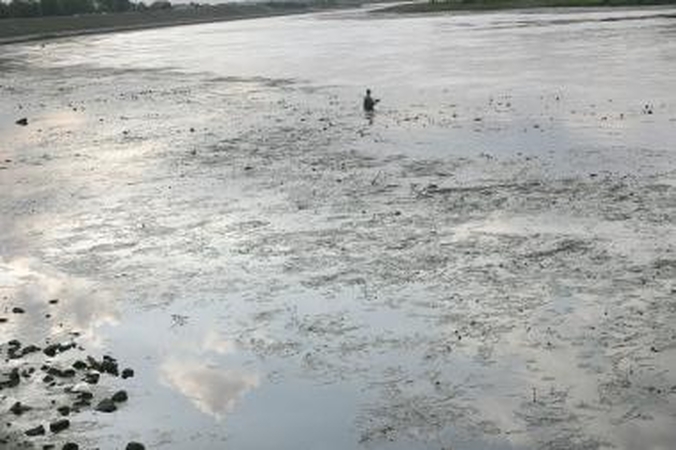 Kauno ugniagesiai iš Nemuno surinko 60 kg teršalų