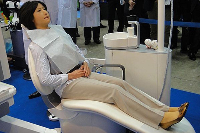 Japonai sukūrė į žmogų panašų robotą stomatologams