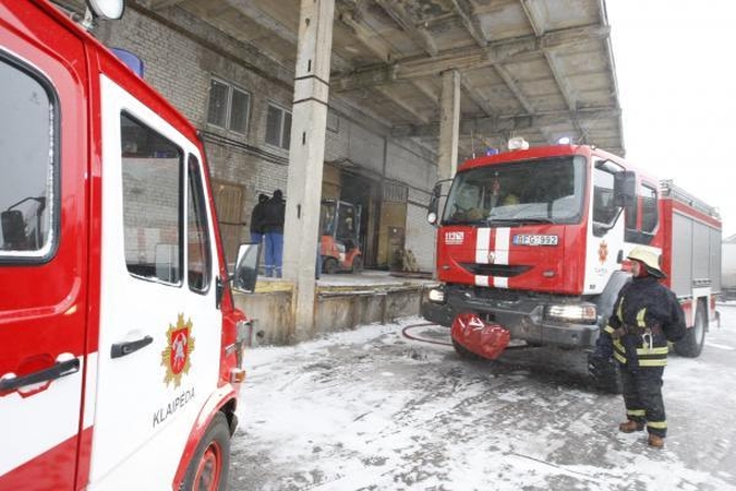Klaipėdoje prekybos bazės sandėlyje - sprogimas