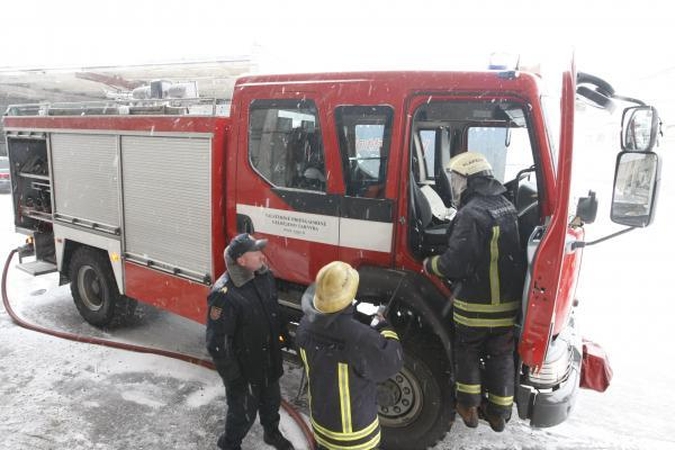 Seimo patvirtintame dokumente siūloma pareigūnams 10 proc. kelti algas