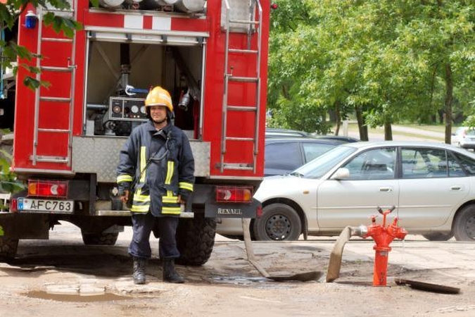 Klaipėdoje užsiliepsnojo „Peugeot“