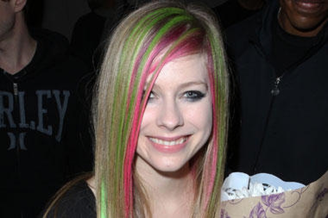 Avril Lavigne pasilinksminimas su draugėmis baigėsi tatuiruočių salone