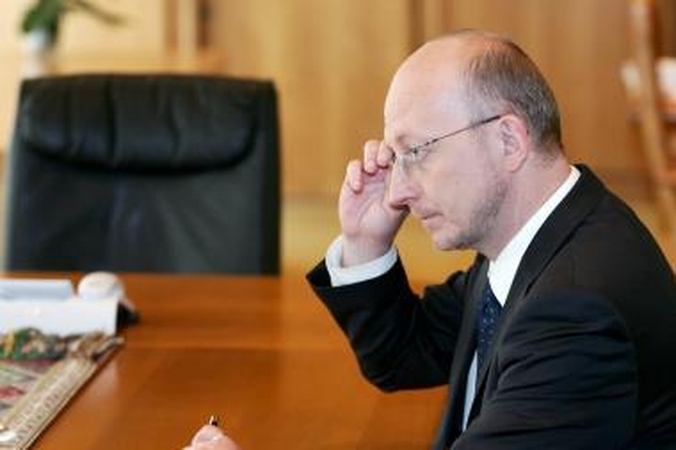 Prisipažinę, kad klastojo parašus, buvę A.Valinsko štabo nariai susirado laiduotojus