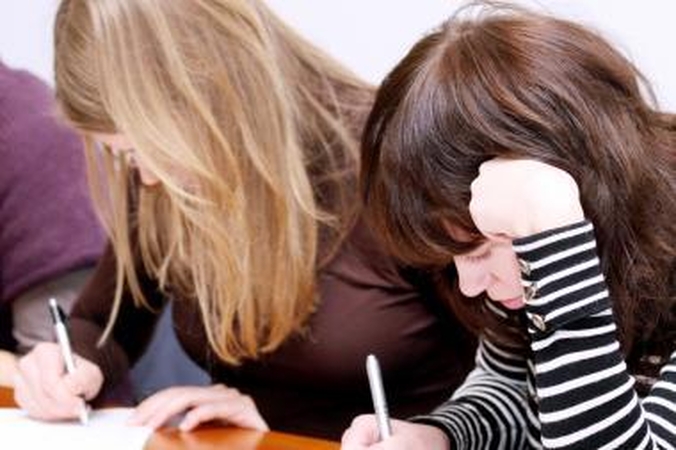 Studentų atstovai prašo aukštųjų mokyklų leisti už mokslą mokėti dalimis