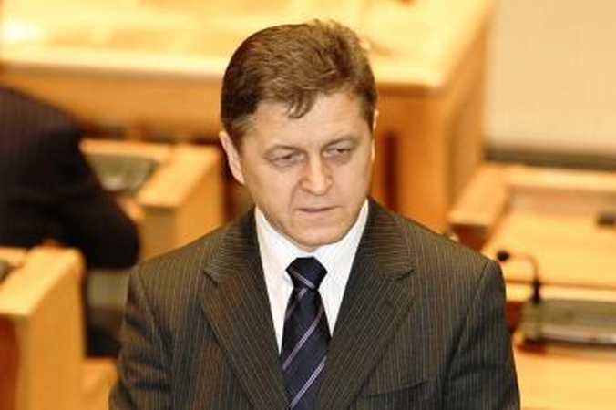 Parlamentaras V.Valkiūnas vis neapsisprendžia - „Ąžuolo“ frakcija jau nebetinka