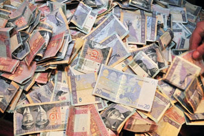 Vasarį gyventojų pradelstos skolos augo 4,5 karto lėčiau
