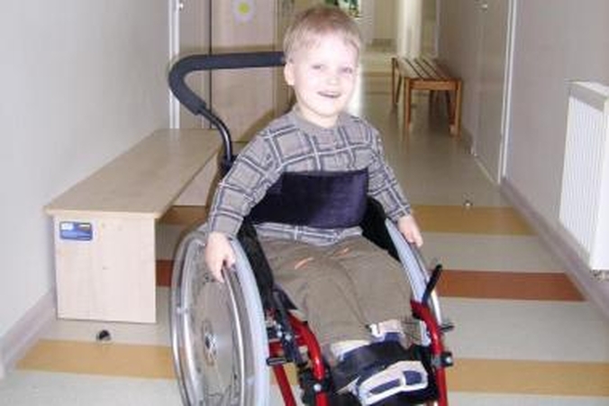 Kojyčių nevaldančiam Demjanui „Išsipildymo akcija” nupirko specialų vežimėlį