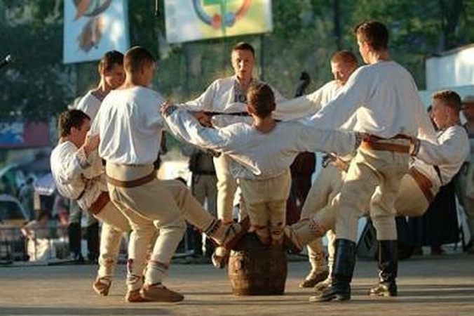 Vėl kviečia folkloro festivalis „Atataria lamzdžiai”