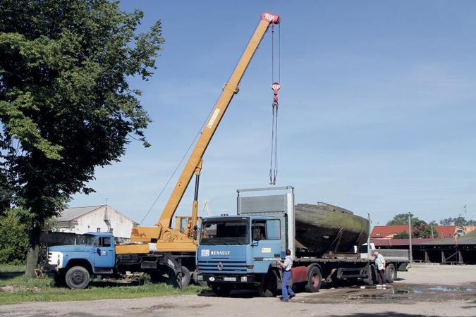 Iš Klaipėdos piliavietės išgabenti istoriniai laiveliai