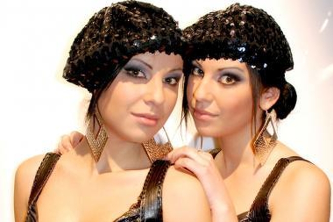 „Muzikos akademijos“ naujokės - seksualios dvynukės