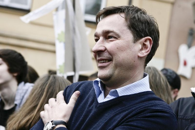Kaip Vilniaus galvos ridinėja velykaičius?