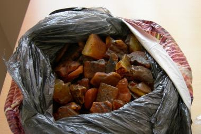 Daugiau nei 7 kilogramai kontrabandinio gintaro liko muitinėje 
