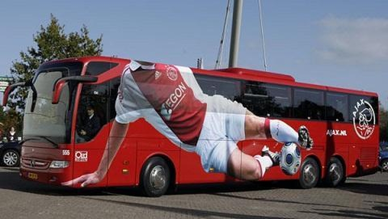  Stilingiausi futbolo komandų autobusai (foto)