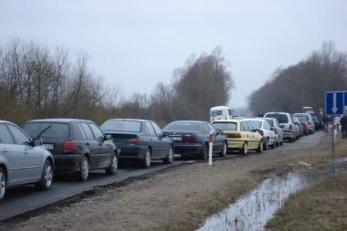 Šaktarpio šventė: automobilių eilės Rusnėje