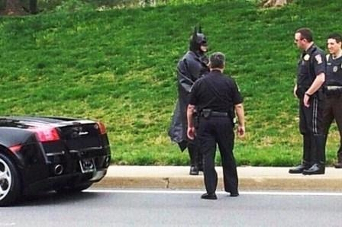 Policija sustabdė „Lamborghini“ vairuojantį Batmaną