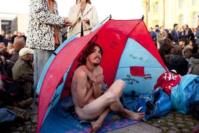 Prie socialinio protesto akcijų prisijungė nuogi vokiečiai