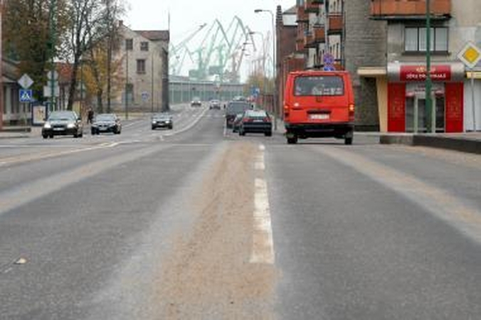 Rajoniniai keliai vietomis provėžoti