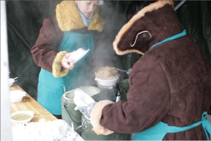 Teatro aikštėje - tradicinis labdaros renginys su žuviene  