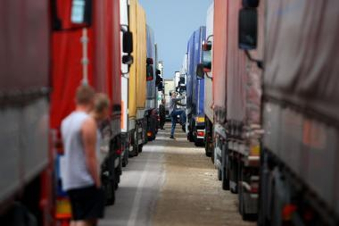 Dėl karščių gali būti ribojamas sunkiasvorio transporto eismas