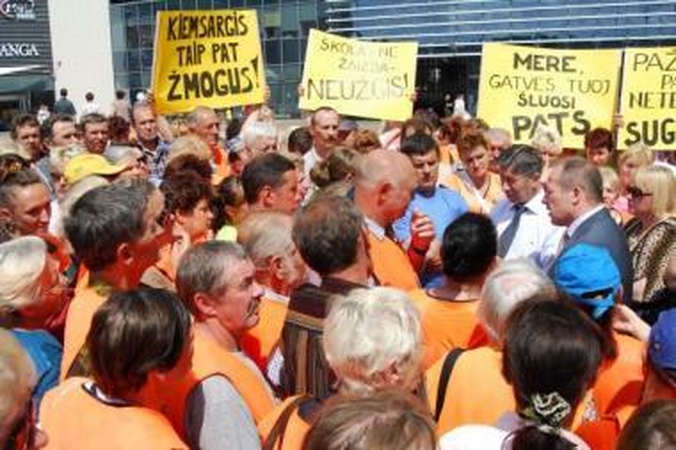 Kiemsargiai atšaukė piketą (papildyta 14:00)