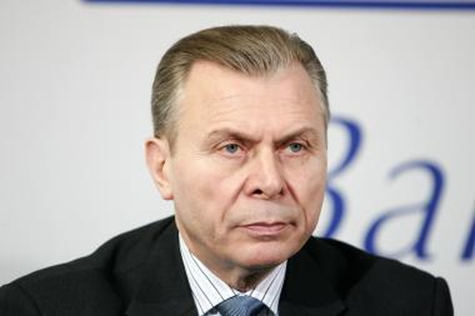 VTAT vadovas gavo nuobaudą už visureigio pirkimą 