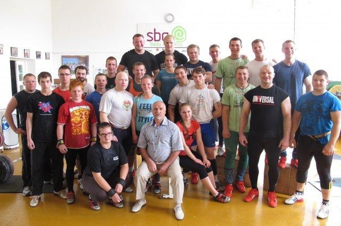 Pažintis su sunkiaatlečių kalviu B. Vyšniausku