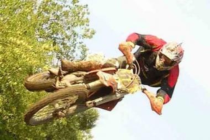 Motokrosininkas žuvo skrisdamas parasparniu 
