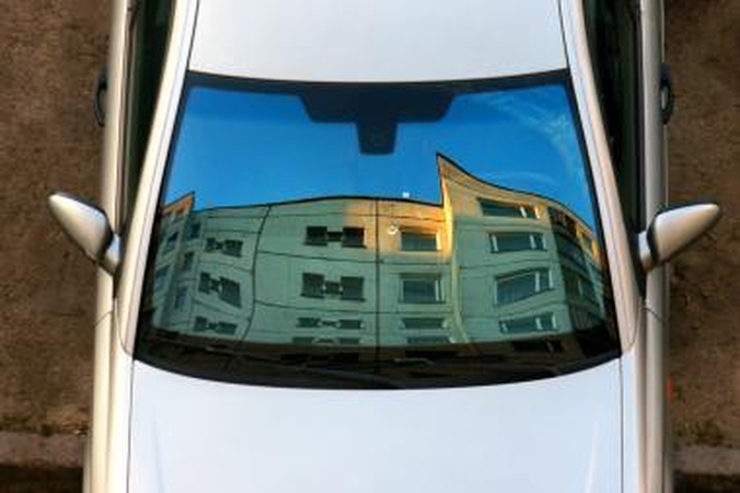 Kaune vagys apšvarino BMW ir mersedesą