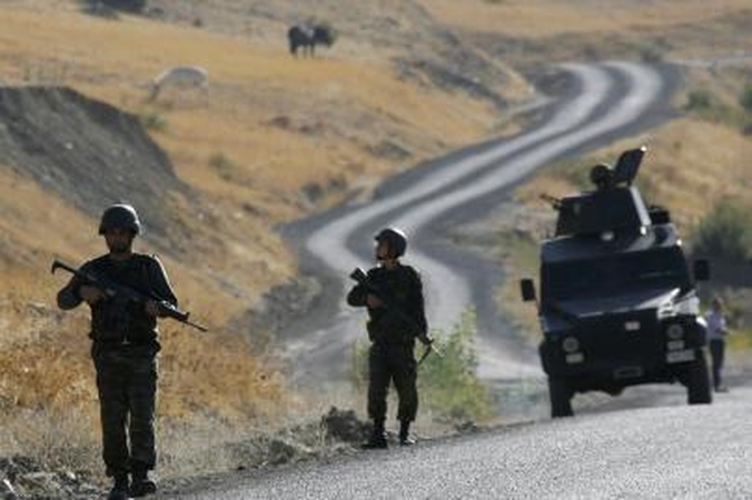 Turkijos pietryčiuose per kurdų sukilėlių ataką žuvo šeši kariai