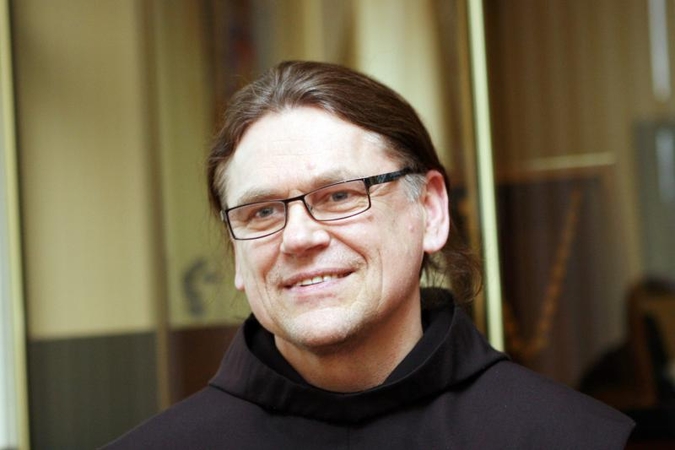 Klaipėdos vėliavą už metų darbą valdžia įteiks vienuoliui